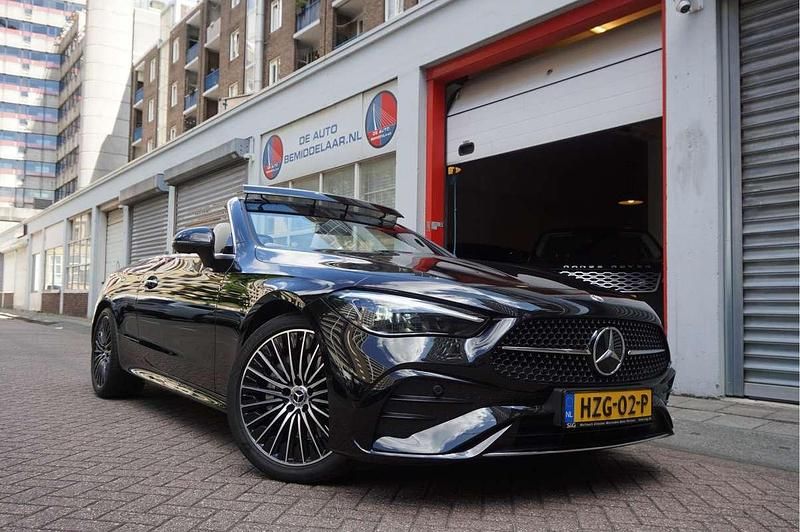 Zwart Gebruikt 2024 Mercedes CLE200 AMG line Cabriolet | € 69.940 - Afbeelding 1/4
