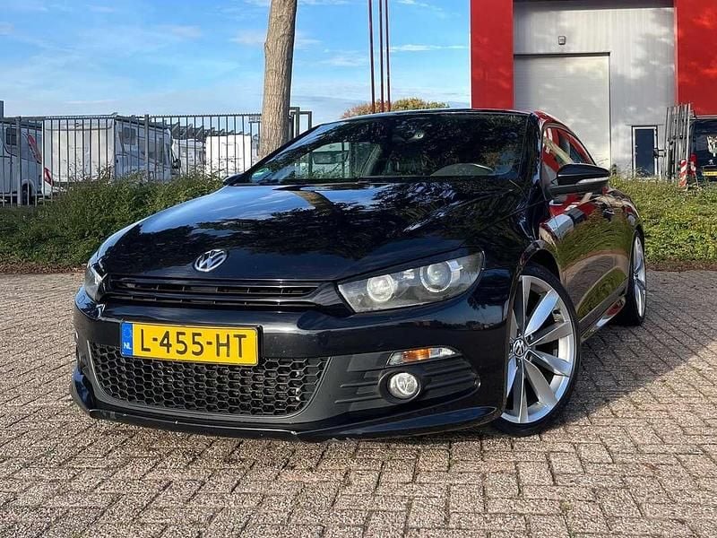 Zwart Gebruikt 2013 VW Scirocco Highline Coupé | € 9.995 (Eerlijke prijs) - Afbeelding 1/4