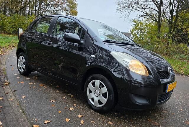 Occasion Toyota Yaris 69 PK (50 kW) 2010 Zwart Hatchback