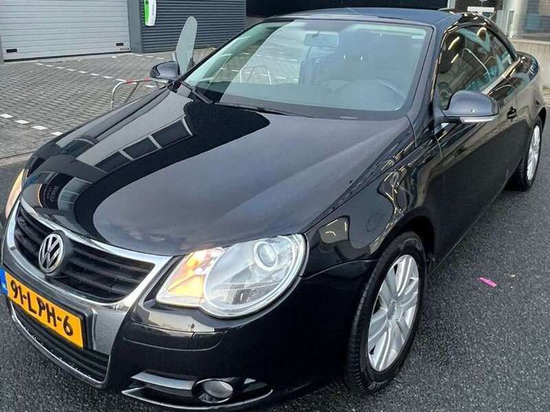 Zwart Gebruikt 2007 VW Eos Cabriolet | € 3.950 (Eerlijke prijs) - Afbeelding 1/4
