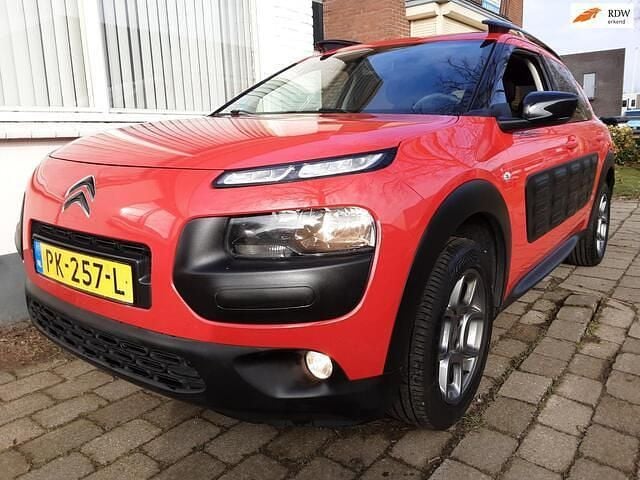 Rood Occasion 2017 Citroën C4 PureTech SUV | € 5.950 (Goede deal) - Afbeelding 1/4