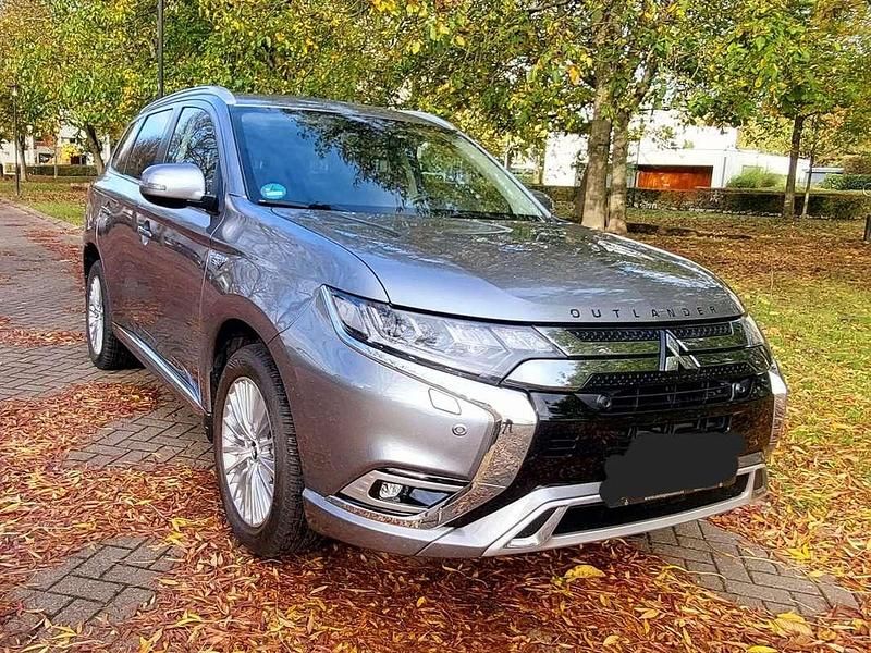 Occasion Mitsubishi Outlander P-HEV Intense 224 PK (164 kW) 2019 Zilver SUV