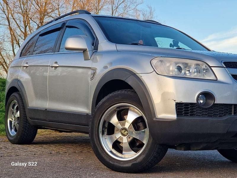 Grijs Occasion 2008 Chevrolet Captiva SUV | € 3.500 (Eerlijke prijs) - Afbeelding 1/4