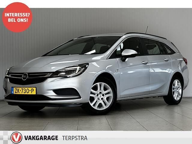 Grijs (metallic) Gebruikt 2019 Opel Astra Business Stationwagen | € 6.995 (Goede deal) - Afbeelding 1/4