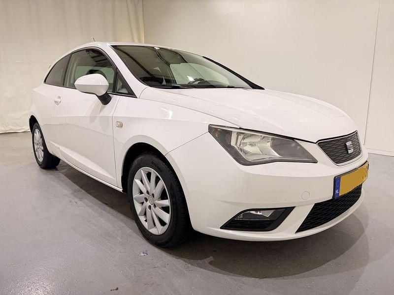 Wit Occasion 2012 Seat Ibiza SC Ecomotive Hatchback | € 1.950 (Goede deal) - Afbeelding 1/4