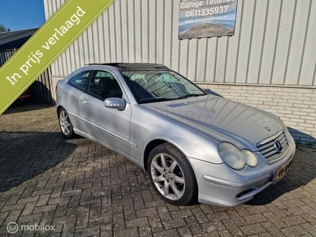 Grijs Gebruikt 2002 Mercedes C200 Coupé | € 1.399 (Eerlijke prijs) - Afbeelding 1/4