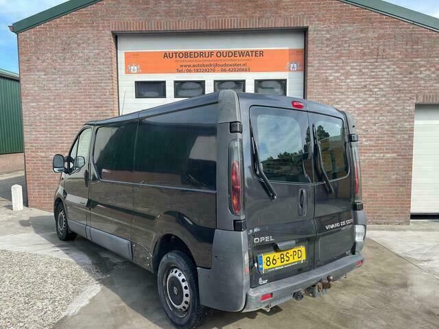 Occasion Opel Vivaro 135 PK (99 kW) 2005 Zwart MPV