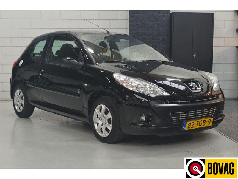 Zwart, metallic lak Gebruikt 2012 Peugeot 206+ Urban Move Hatchback | € 4.950 (Iets duurder) - Afbeelding 1/4