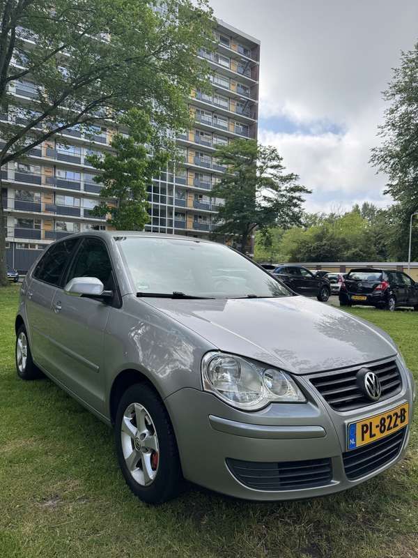 Gebruikt 2009 VW Polo Comfortline Sedan | € 3.499 (Eerlijke prijs) - Afbeelding 1/4