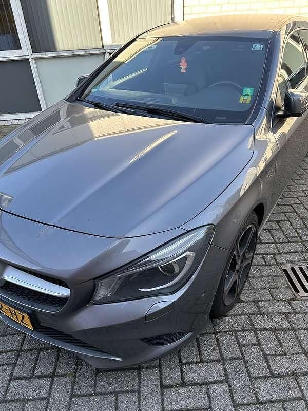 Grijs Occasion 2015 Mercedes CLA180 OrangeArt Edition Sedan | € 6.000 - Afbeelding 1/4