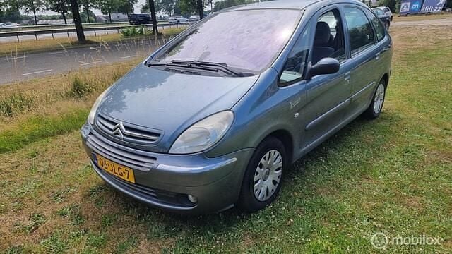 Grijs Gebruikt 2009 Citroën Xsara Picasso MPV | € 2.450 (Eerlijke prijs) - Afbeelding 1/4