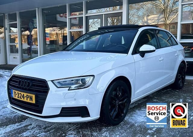 Wit Occasion 2020 Audi A3 Sportback Sport Hatchback | € 19.800 (Eerlijke prijs) - Afbeelding 1/4