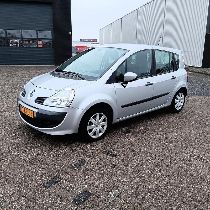 Grijs Gebruikt 2009 Renault Grand Modus Expression MPV | € 2.999 (Eerlijke prijs) - Afbeelding 1/4