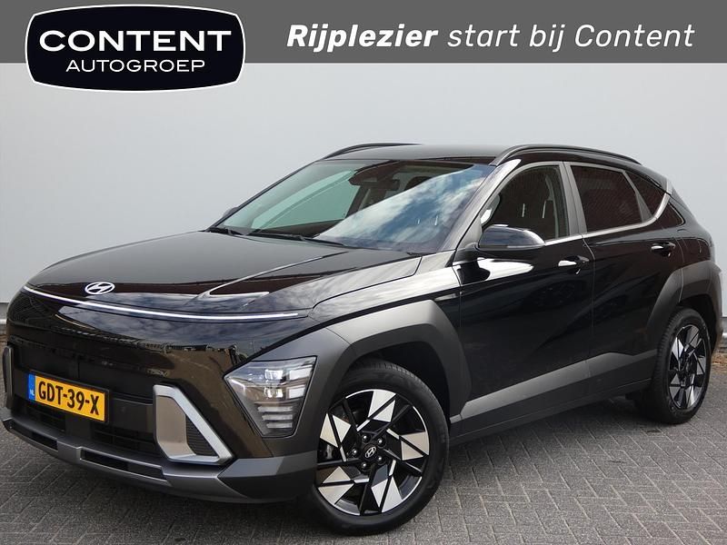 Zwart metallic Gebruikt 2024 Hyundai Kona Comfort SUV | € 29.920 (Eerlijke prijs) - Afbeelding 1/4