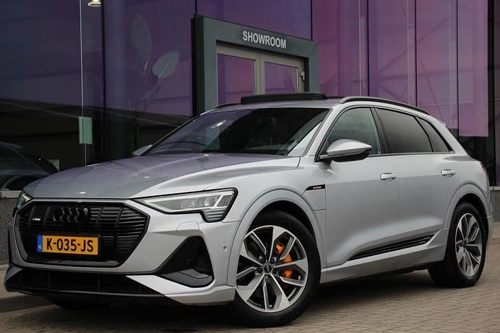 Grijs Gebruikt 2020 Audi e-tron S-Line SUV | € 37.945 (Duur) - Afbeelding 1/4