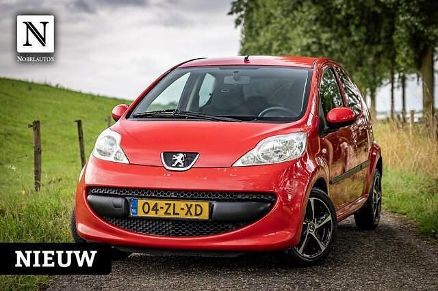 Rood Gebruikt 2008 Peugeot 107 Urban Move Hatchback | € 1.990 (Goede deal) - Afbeelding 1/4