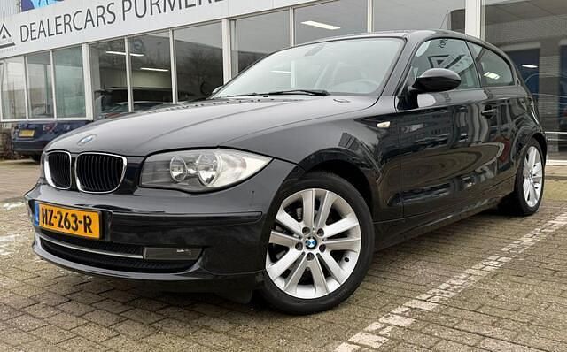 Zwart Occasion 2007 BMW 118 Basis Hatchback | € 3.750 (Eerlijke prijs) - Afbeelding 1/4