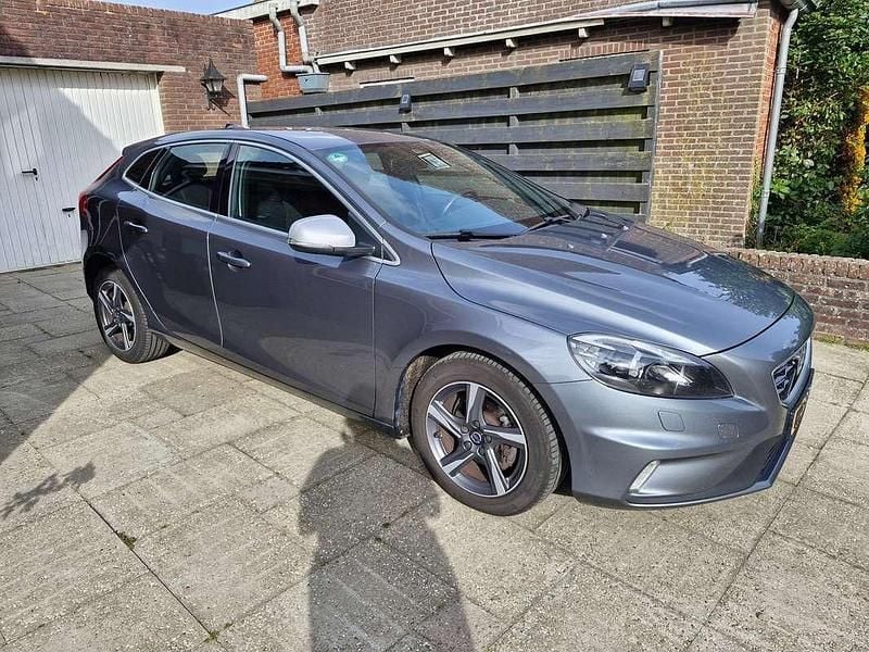 Grijs Gebruikt 2015 Volvo V40 R-Design Stationwagen | € 6.800 (Goede deal) - Afbeelding 1/4