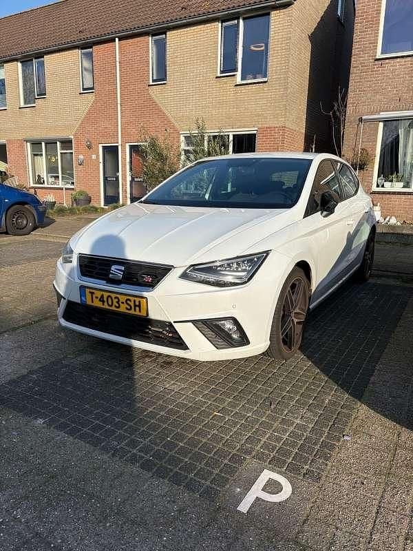 Wit Occasion 2019 Seat Ibiza Sport Hatchback | € 16.000 (Eerlijke prijs) - Afbeelding 1/4