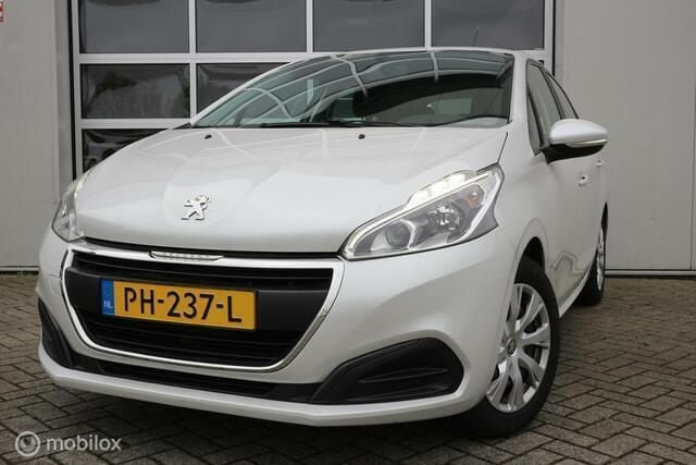 Wit Gebruikt 2017 Peugeot 208 Active Hatchback | € 6.600 (Eerlijke prijs) - Afbeelding 1/4