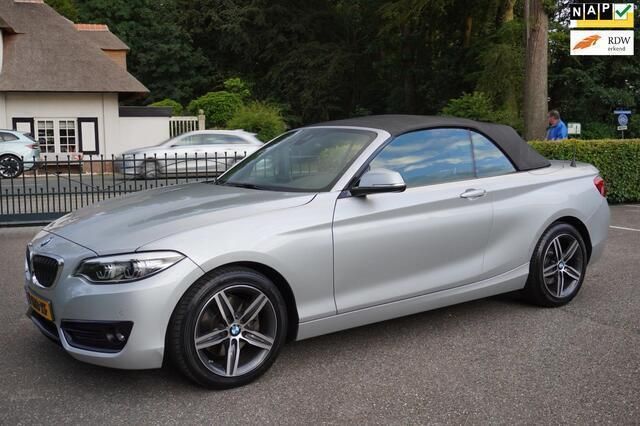 Grijs Gebruikt 2018 BMW 220 Executive Cabriolet | € 29.600 (Iets duurder) - Afbeelding 1/4