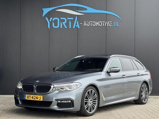 Grijs Gebruikt 2018 BMW 520 Executive Stationwagen | € 22.950 (Eerlijke prijs) - Afbeelding 1/4