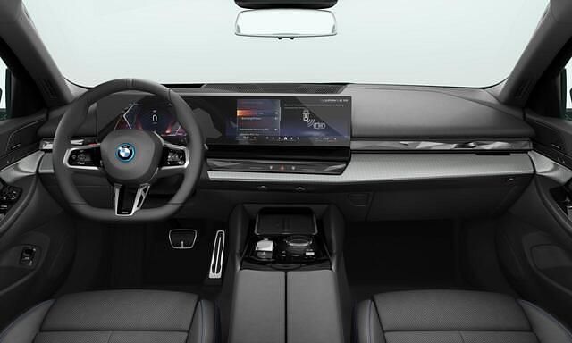 Nieuw BMW 550e Comfort Edition 488 PK (358 kW) 2026 Zwart Sedan