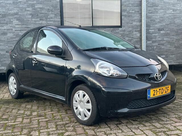 Occasion Toyota Aygo 68 PK (50 kW) 2006 Zwart Hatchback