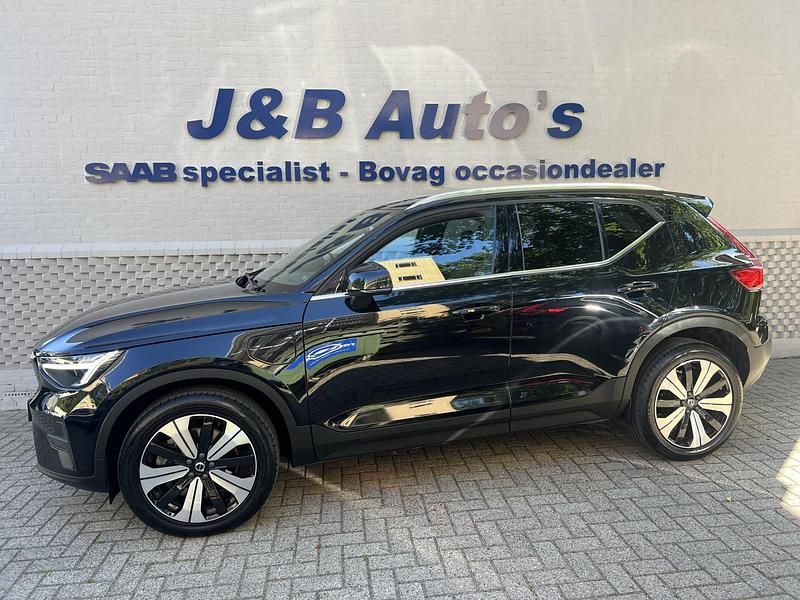 Zwart Gebruikt 2023 Volvo XC40 Inscription SUV | € 33.950 (Eerlijke prijs) - Afbeelding 1/4
