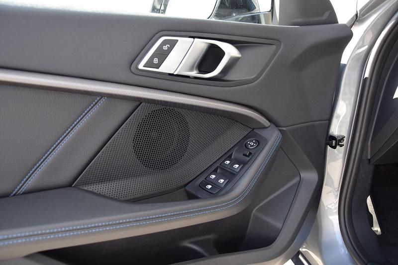 Occasion BMW 118 Executive 136 PK (100 kW) 2023 Grijs Hatchback