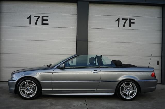 Grijs (metallic) Gebruikt 2004 BMW 320 Executive Cabriolet | € 19.900 - Afbeelding 1/4
