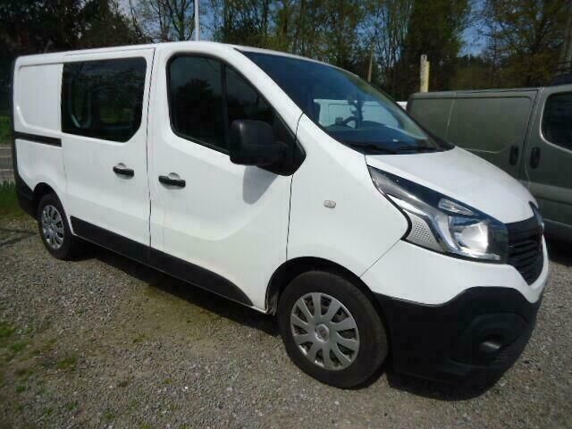 Wit Occasion 2015 Renault Trafic MPV | € 10.769 - Afbeelding 1/4