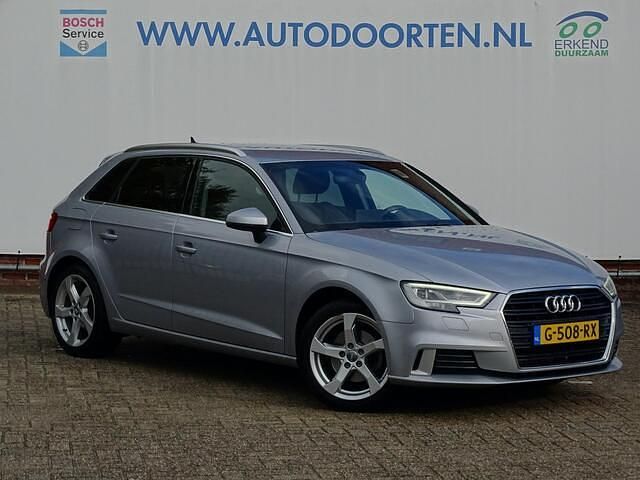 Zilver Gebruikt 2019 Audi A3 Sportback Sport Hatchback | € 16.950 (Eerlijke prijs) - Afbeelding 1/4