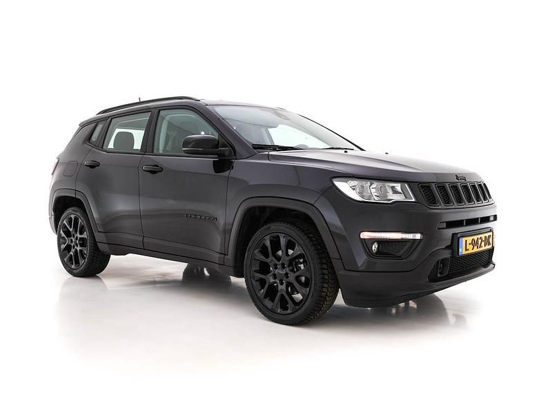 Zwart (metallic) Gebruikt 2021 Jeep Compass Night Eagle SUV | € 17.245 (Eerlijke prijs) - Afbeelding 1/4