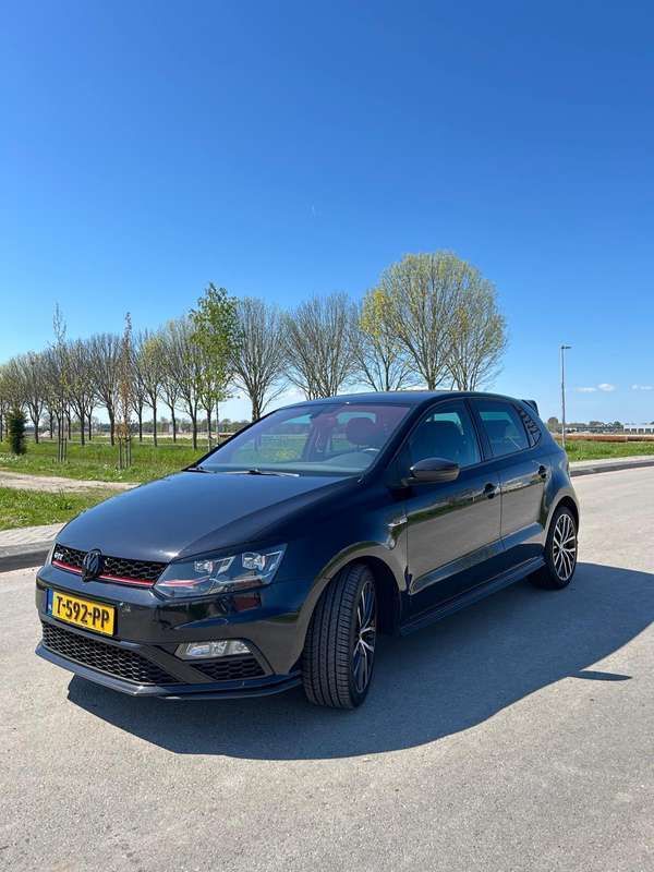 Zwart Gebruikt 2015 VW Polo GTI Hatchback | € 12.450 (Goede deal) - Afbeelding 1/4