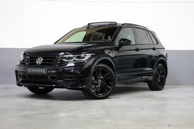 Zwart Gebruikt 2021 VW Tiguan Style SUV | € 48.950 (Eerlijke prijs) - Afbeelding 1/4