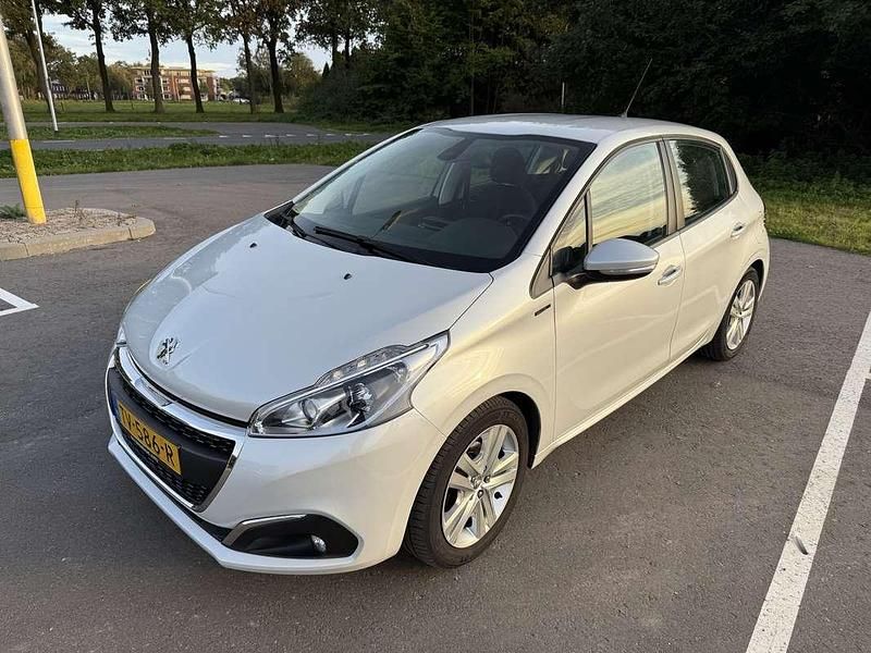 Wit Gebruikt 2018 Peugeot 208 Signature Sky Hatchback | € 7.800 (Goede deal) - Afbeelding 1/4