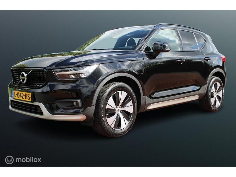 Zwart Gebruikt 2021 Volvo XC40 R-Design SUV | € 28.888 (Eerlijke prijs) - Afbeelding 1/4