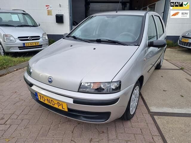 Grijs Gebruikt 2003 Fiat Punto Dynamic Hatchback | € 1.250 (Eerlijke prijs) - Afbeelding 1/4