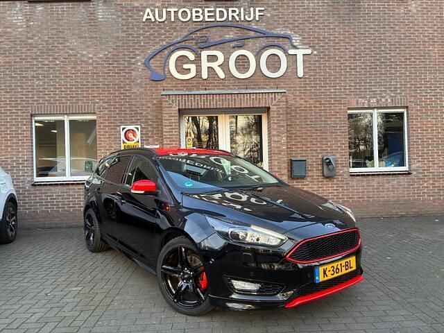 Zwart Occasion 2016 Ford Focus ST-Line Stationwagen | € 9.950 (Eerlijke prijs) - Afbeelding 1/4