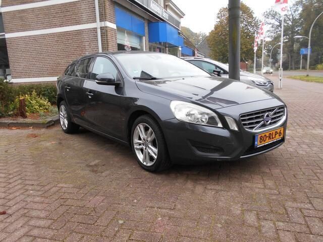 Grijs Gebruikt 2011 Volvo V60 Kinetic Stationwagen | € 7.490 (Eerlijke prijs) - Afbeelding 1/4