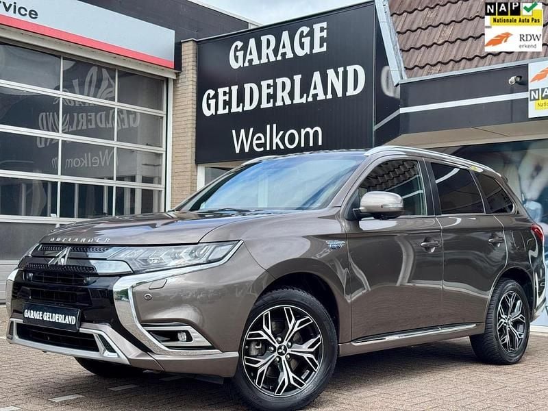 (metallic) Gebruikt 2018 Mitsubishi Outlander P-HEV Intro Edition SUV | € 21.799 (Goede deal) - Afbeelding 1/4