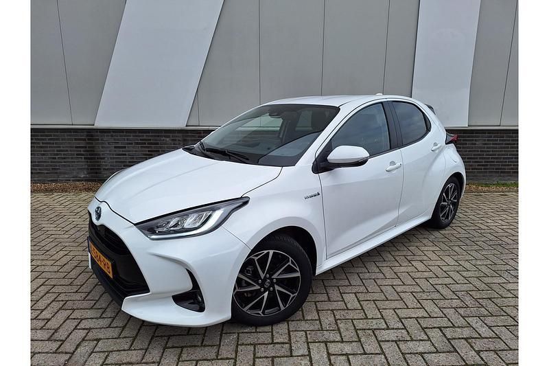 Occasion Toyota Yaris Hybrid 80 PK (58 kW) 2021 Wit Hatchback
