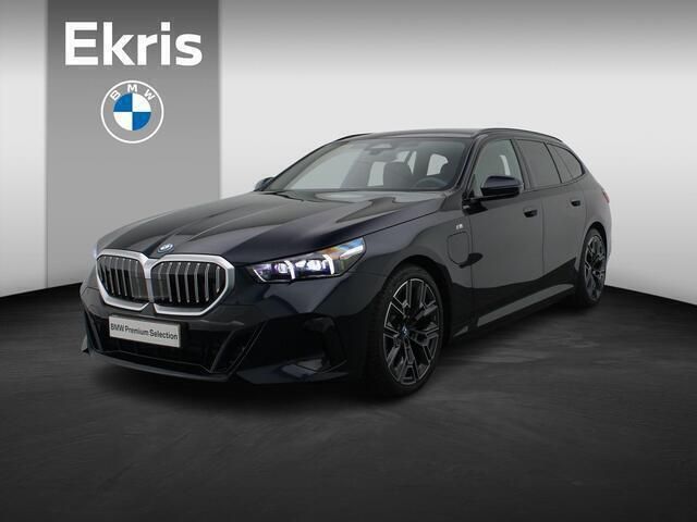 Zwart Gebruikt 2025 BMW 530e M Sport Stationwagen | € 78.995 - Afbeelding 1/4