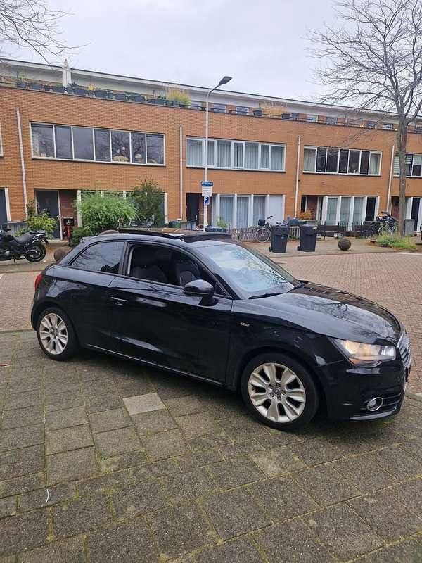 Zwart Gebruikt 2011 Audi A1 Stationwagen | € 7.500 - Afbeelding 1/4
