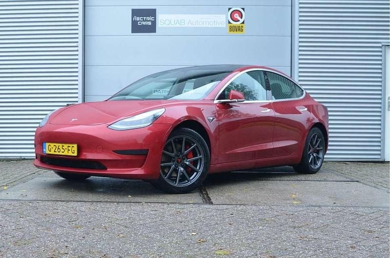 Rood Gebruikt 2019 Tesla Model 3 Standard Range Sedan | € 21.999 (Eerlijke prijs) - Afbeelding 1/4