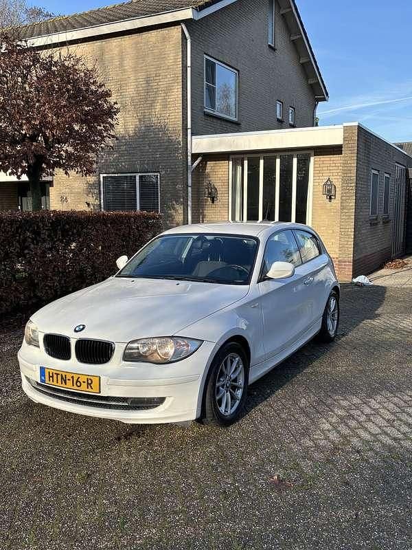 Wit Occasion 2010 BMW 116 Hatchback | € 3.000 (Super prijs) - Afbeelding 1/4