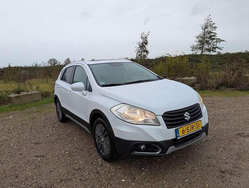 Wit Occasion 2013 Suzuki SX4 S-Cross Exclusive Hatchback | € 7.500 (Goede deal) - Afbeelding 1/4