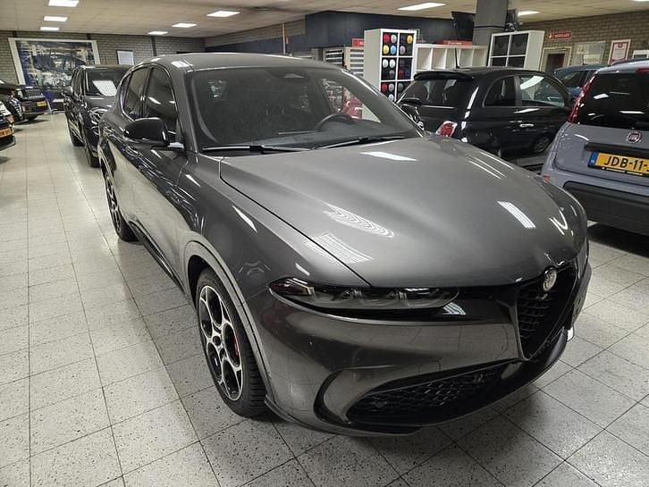 Grijs Gebruikt 2024 Alfa Romeo Tonale Veloce SUV | € 36.750 (Eerlijke prijs) - Afbeelding 1/4