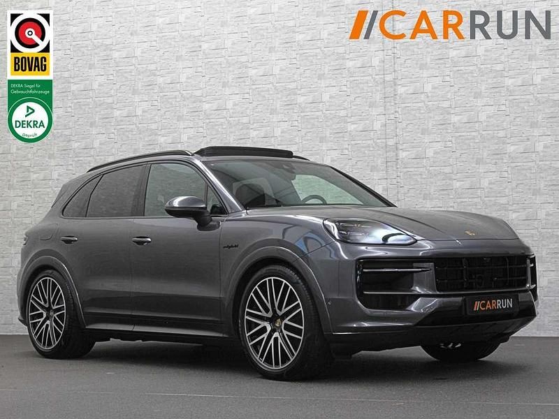 Grijs (metallic) Occasion 2025 Porsche Cayenne Sport SUV | € 124.850 (Goede deal) - Afbeelding 1/4